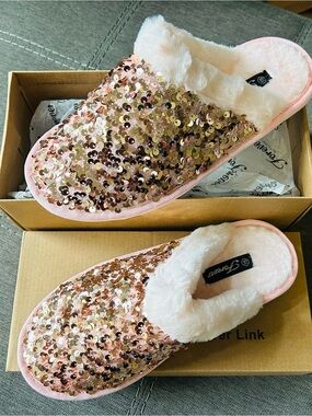 NWB Sequin Fuzzy Lined Slip-On Slippers - Pink & Gold Tone 6.5